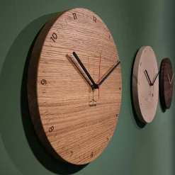 Design Wanduhr 'Bergtouhr Eiche rund'
