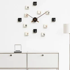 Design Wanduhr 'THE CONTRAST'