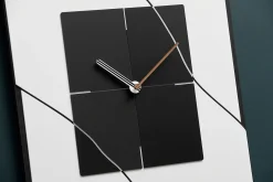 Design Wanduhr 'THE FRAMED.'