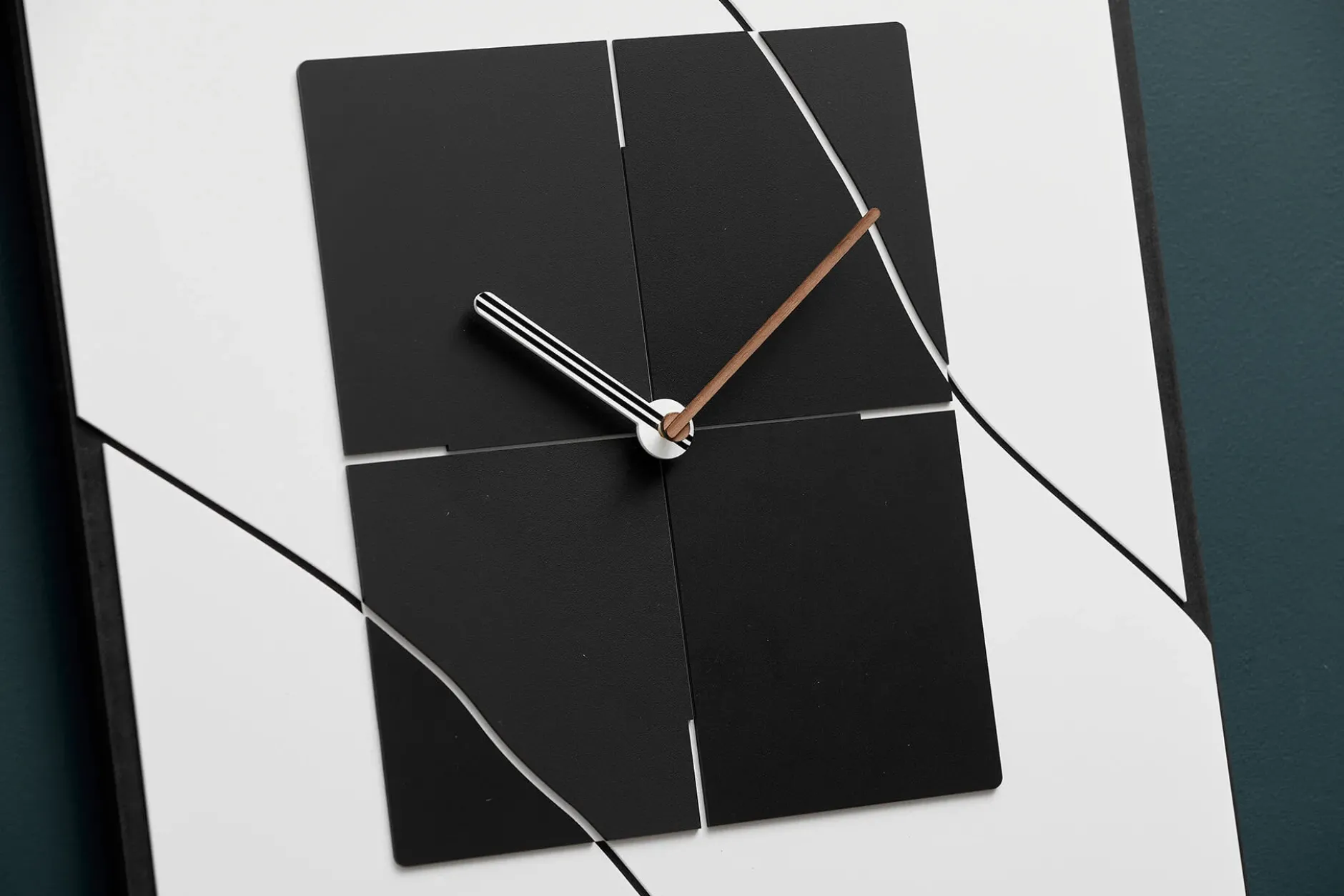 Design Wanduhr 'THE FRAMED.'