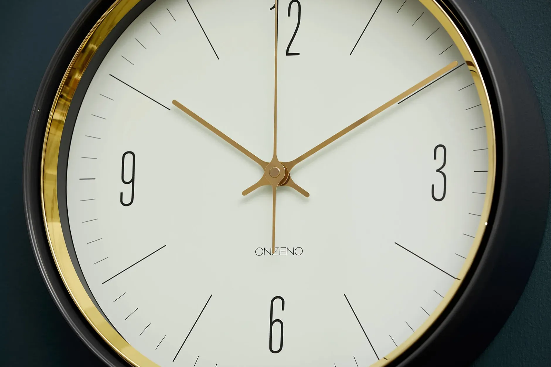Design Wanduhr 'THE GOLDEN SHINE.'