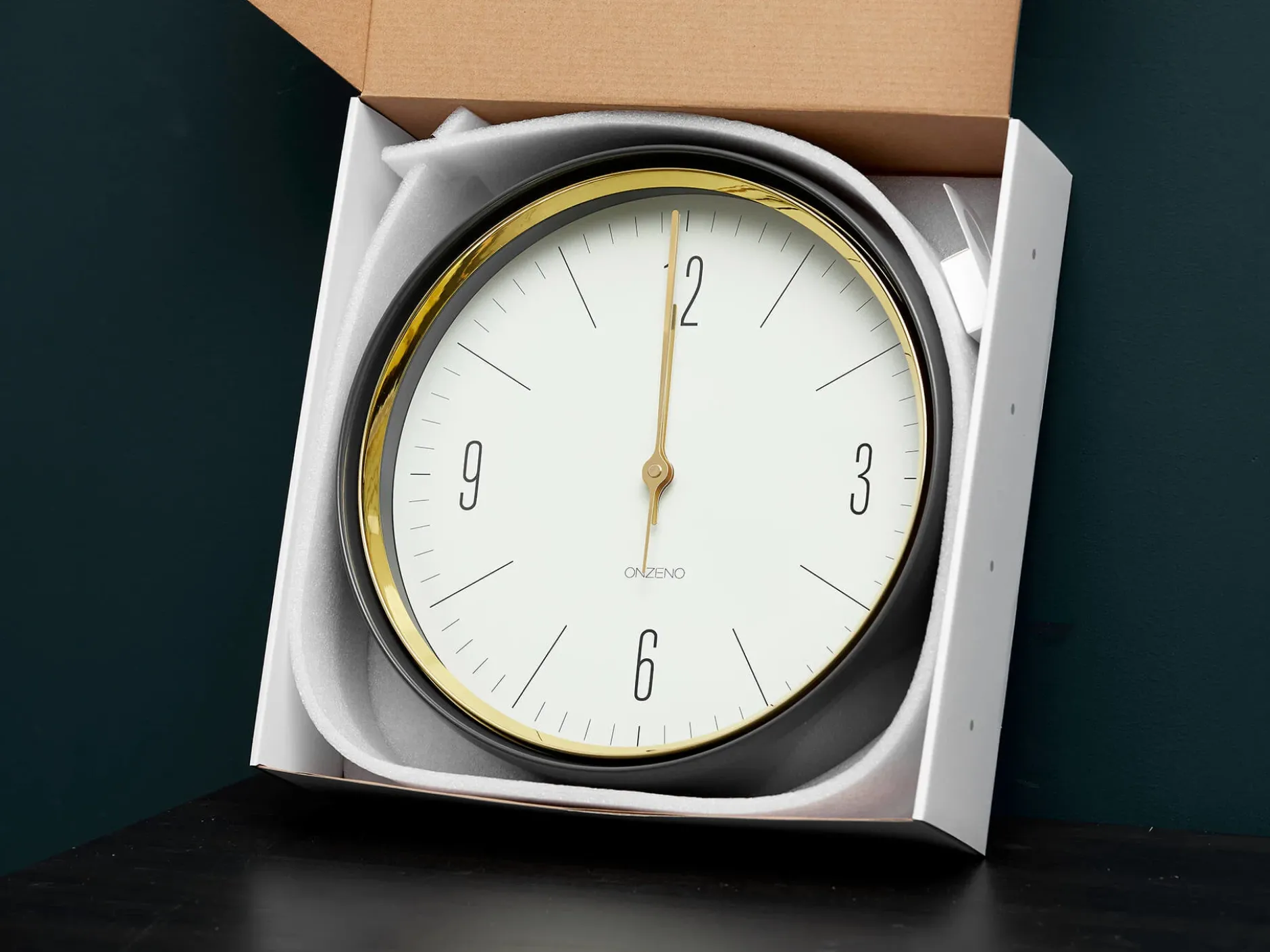 Design Wanduhr 'THE GOLDEN SHINE.'