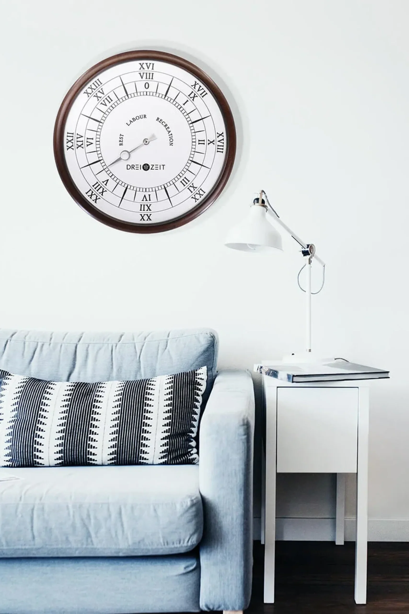 Design Wanduhr 'THE INFORMED.'