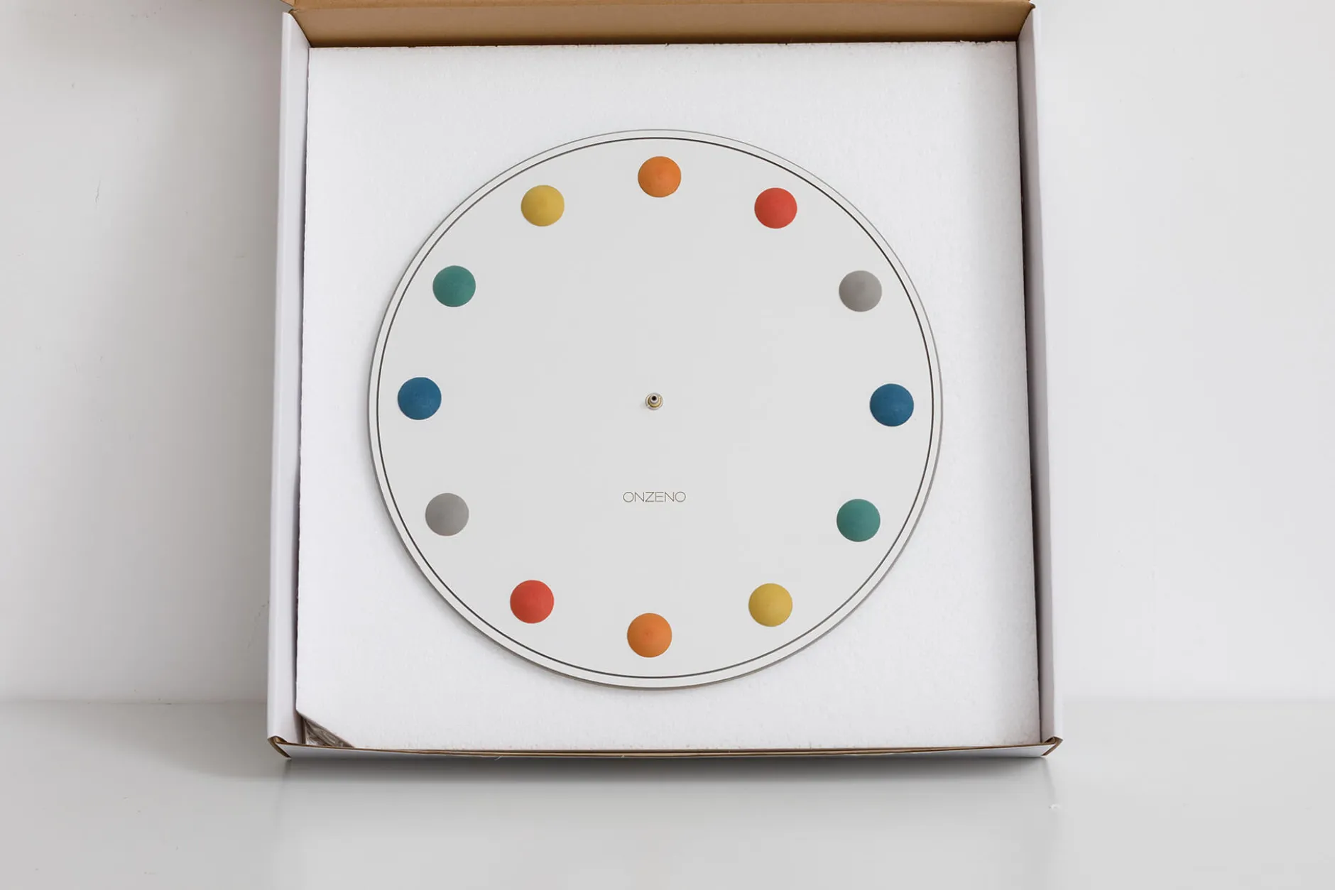 Design Wanduhr 'THE INSIGHT.'