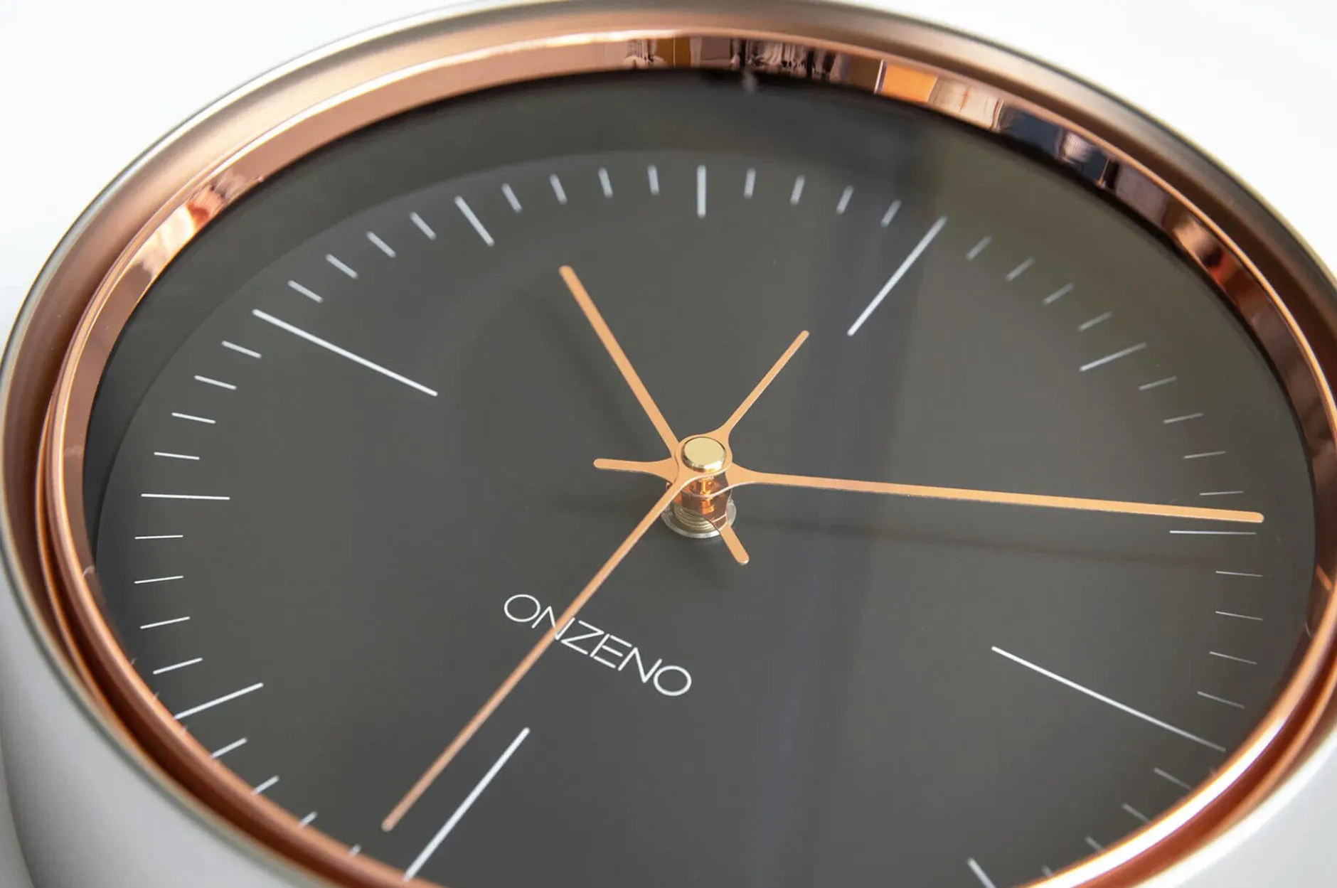 Design Wanduhr 'THE INTENSIVE.'