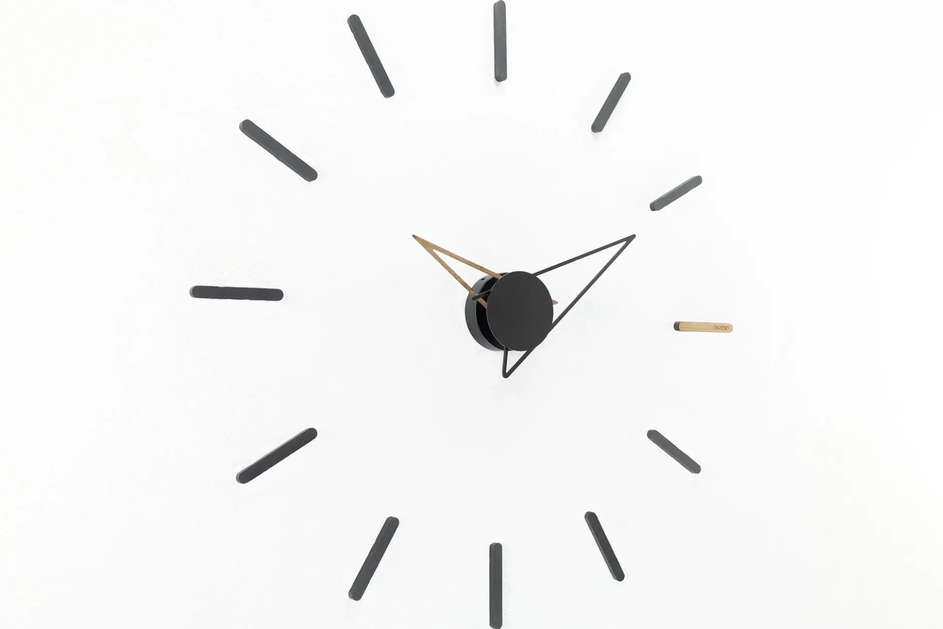 Design Wanduhr 'THE MINIMALIST.'