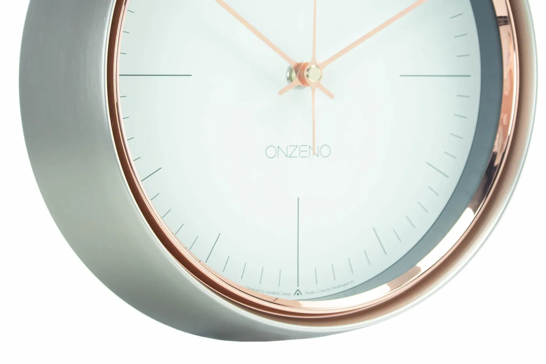 Design Wanduhr 'THE REFLECTIVE.'