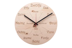 Design Wanduhr 'Uhrform Zirbe rund'