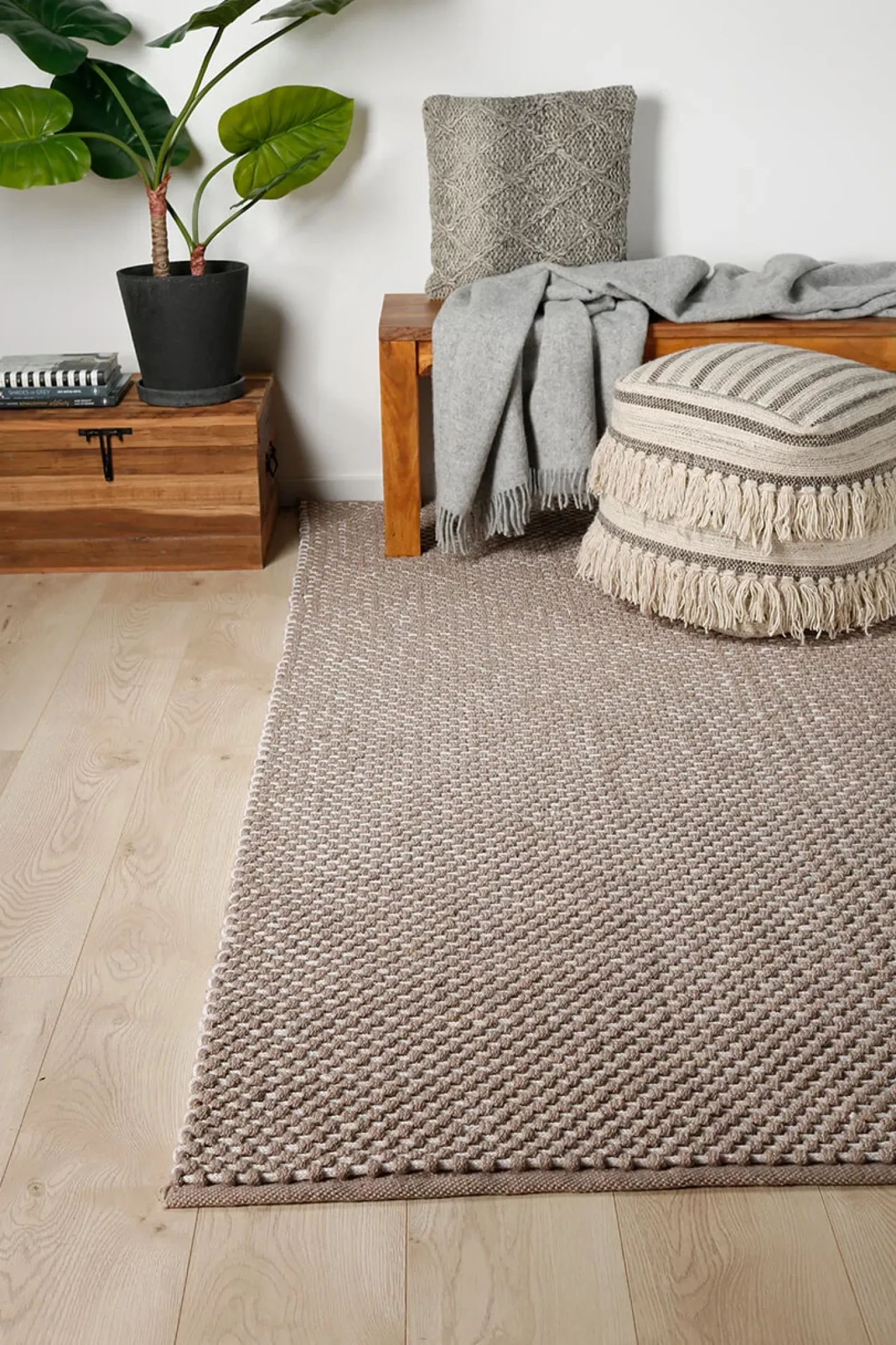 Handgefertigter Teppich 'Nude Elegance' 160x230cm