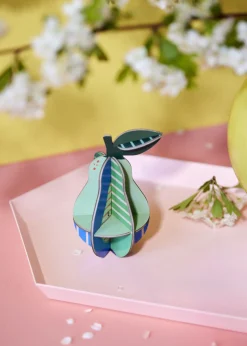 Papierskulptur 'Birnenregal'