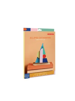 Papierskulptur 'Geometrisches Segelboot'