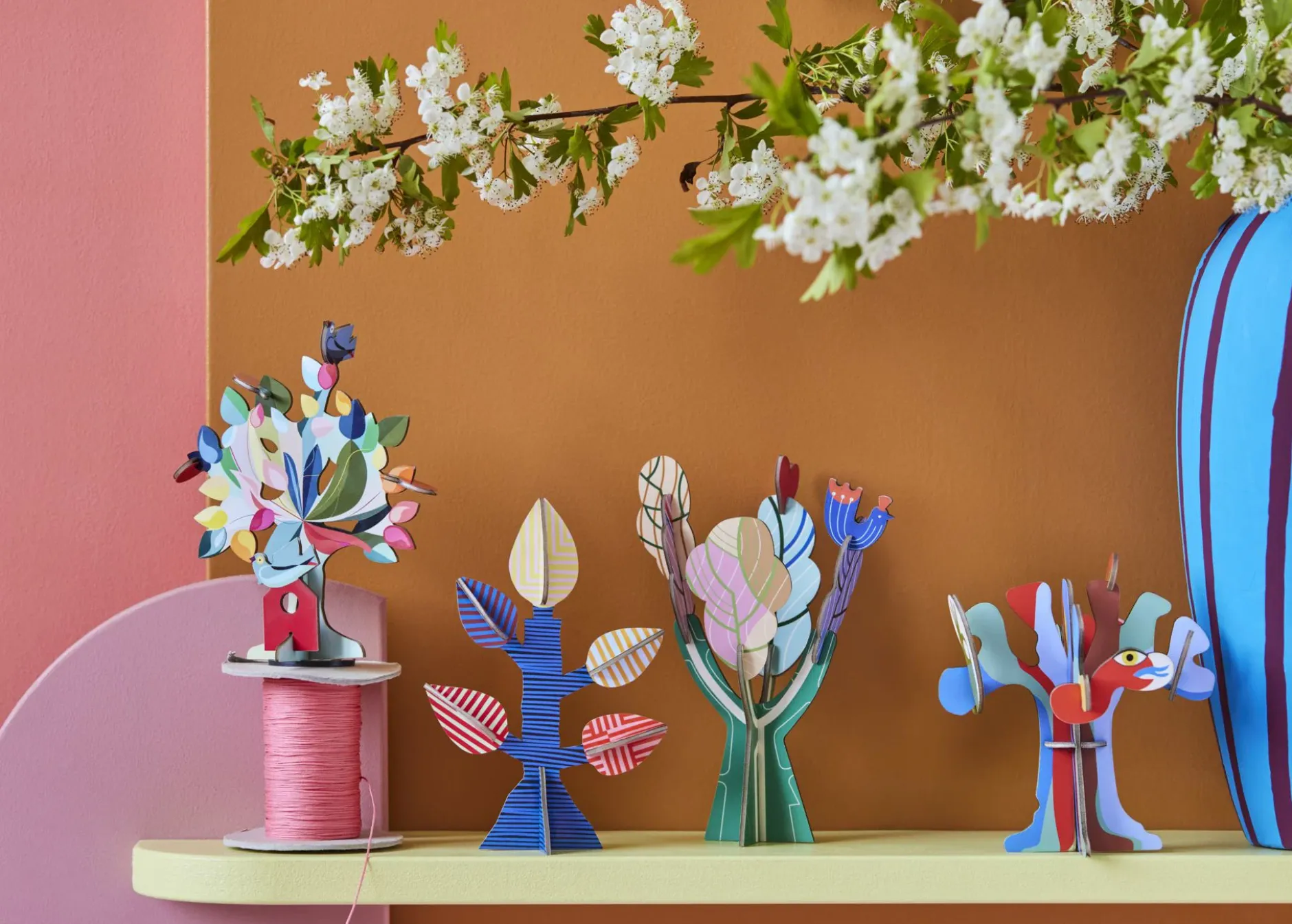 Papierskulptur 'Gestreifter Blattbaum'