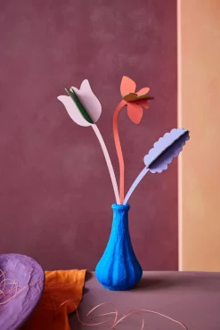 Papierskulptur 'Kräftige Blüte'