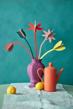 Papierskulptur 'Kräftige Blumenstiele'