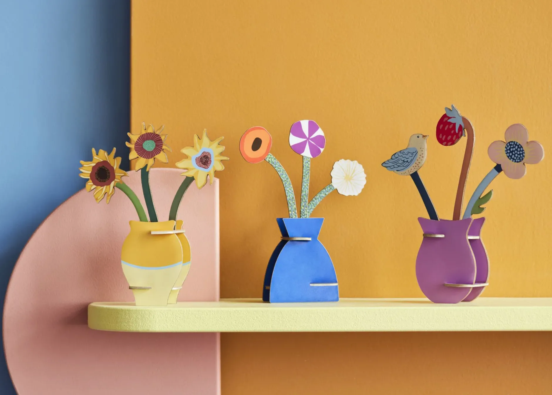 Papierskulptur 'Verspielte Blüte'