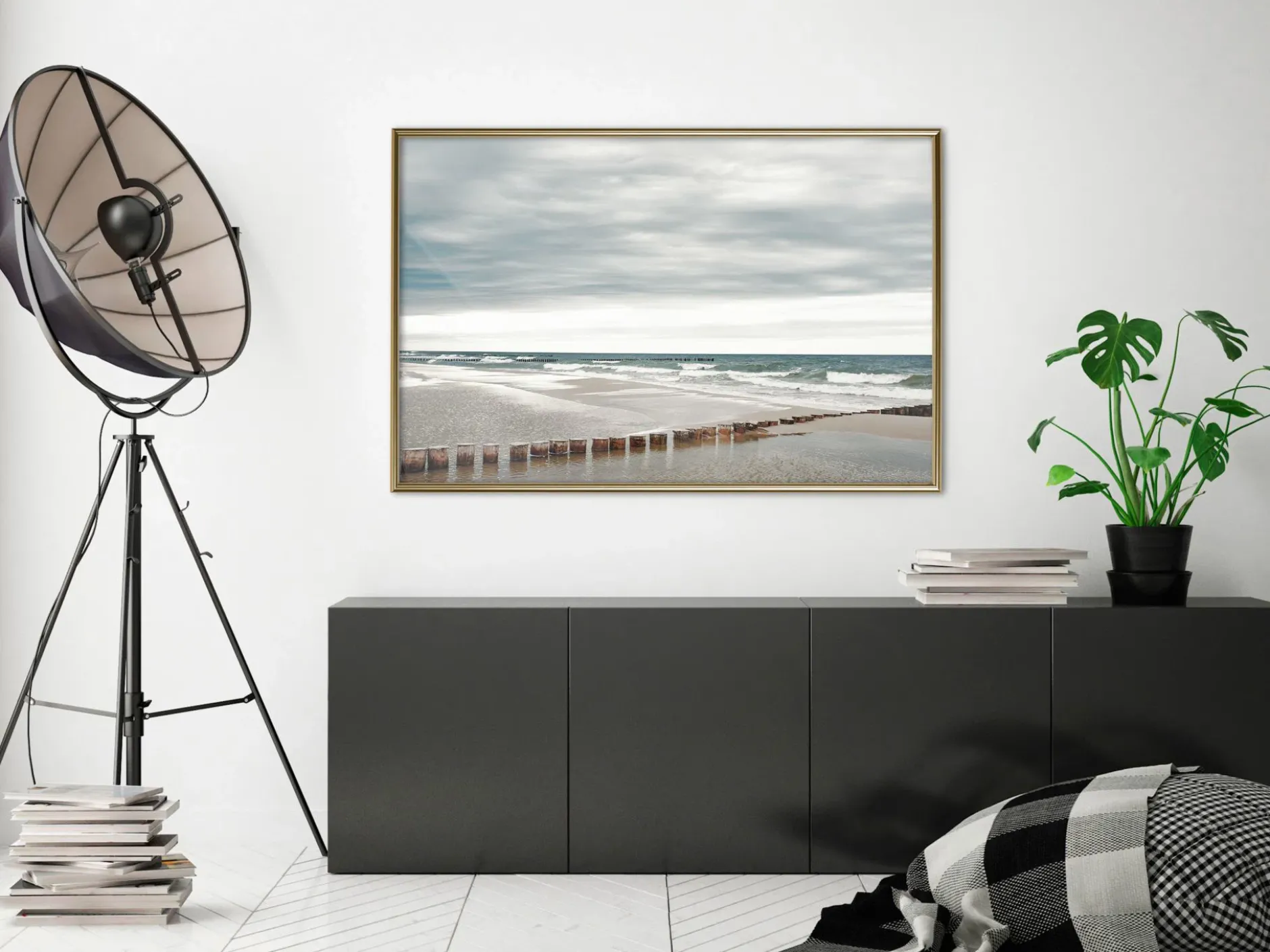 Poster 'Chilly Morning at the Seaside'