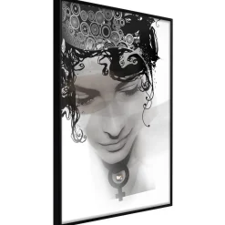 Poster 'Delicate Features'