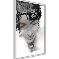 Poster 'Delicate Features'