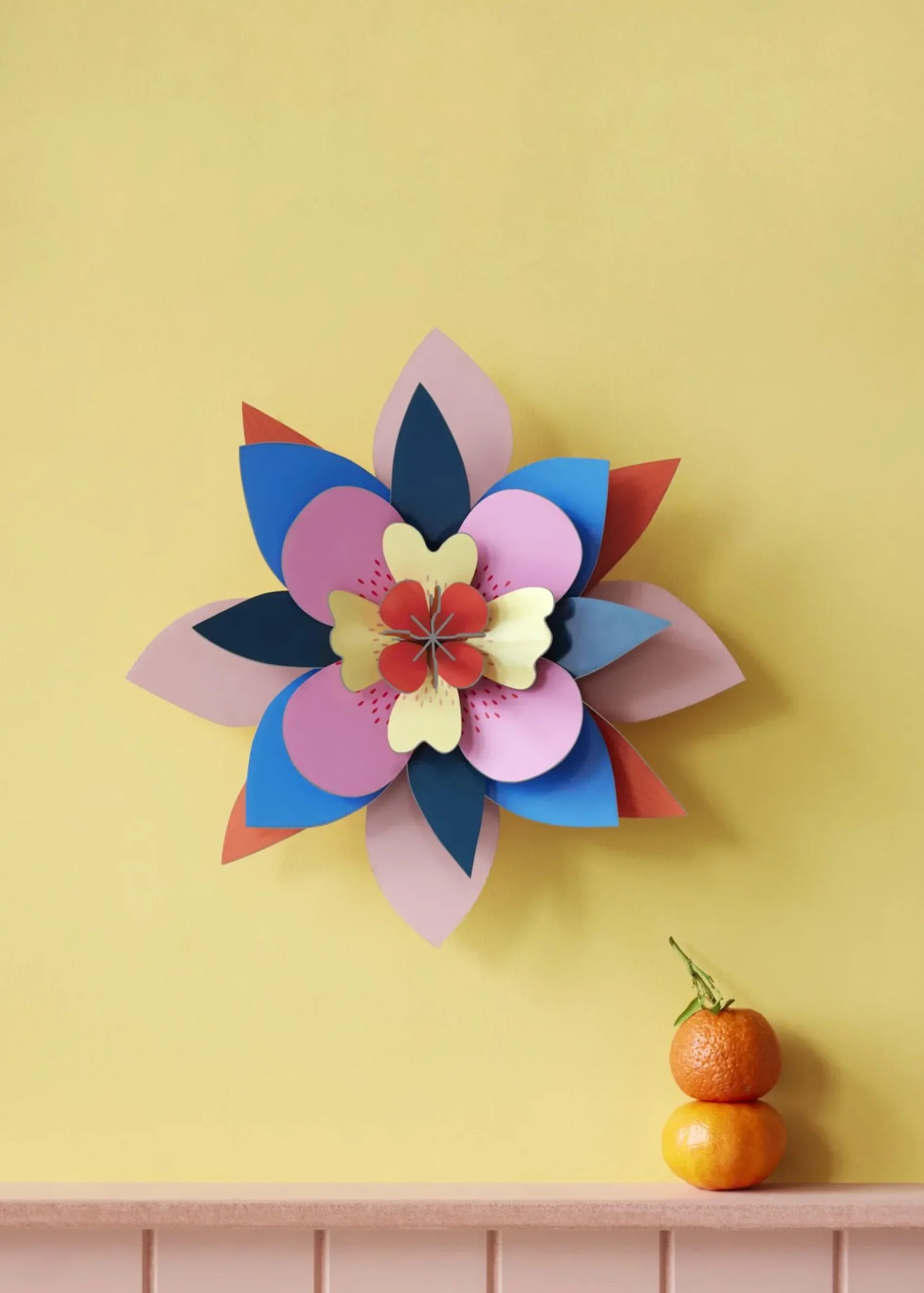 Wanddeko Papier 'Ausdrucksvolle Papierblüte'