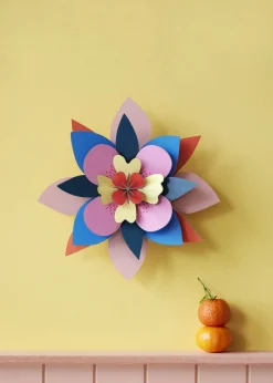 Wanddeko Papier 'Ausdrucksvolle Papierblüte'