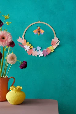 Wanddeko Papier 'Bienen-Blumenkranz'