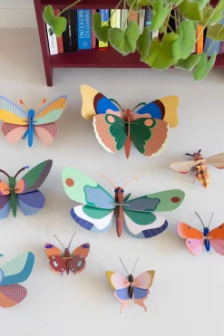 Wanddeko Papier 'Gedämpfte Flügelschönheit'