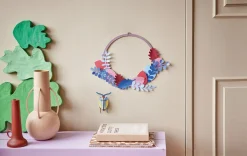 Wanddeko Papier 'Käfer-Blumenkranz'
