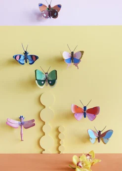 Wanddeko Papier 'Kräftiger Rubin-Schmetterling'